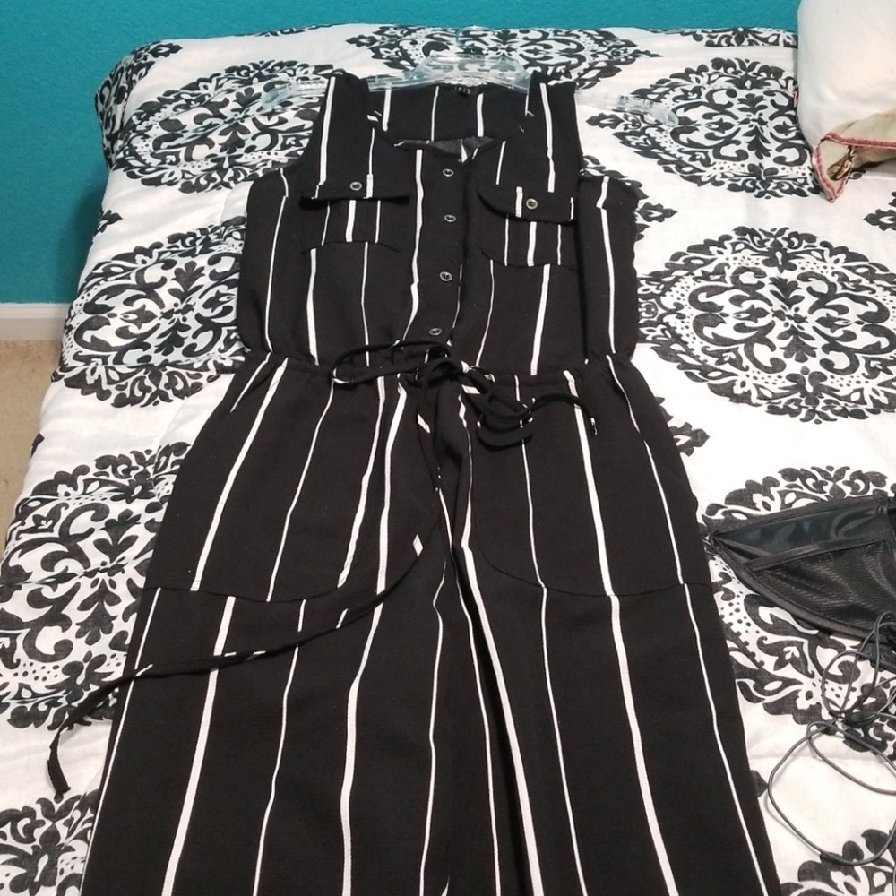 Black Striped Sleeveless Romper with Pockets